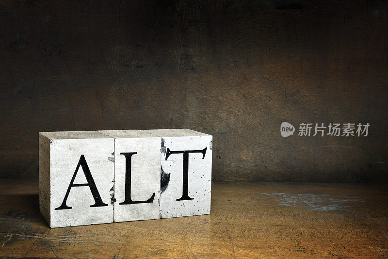 用木制凸版印刷的"ALT"字。